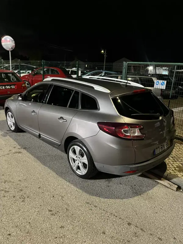 Renault Mégane Sport Tourer 2012 - 7850 EUR, 291000 km - AUTO.MOTO.pt - 291000km - foto 2 de 3