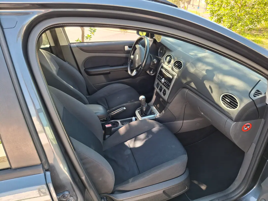 Ford Focus SW 2006 - 4000 EUR, 215000 km - AUTO.MOTO.pt - 215000km - foto 5 de 10