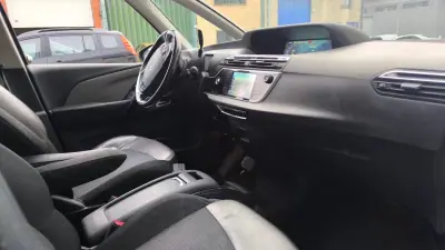 Citroën C4 Grand Picasso 2015 - 11400 EUR, 169000 km - AUTO.MOTO.pt - 169000km - foto 3 de 15