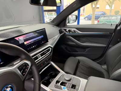 BMW i4 2024 - 43000 EUR, 42572 km - AUTO.MOTO.pt - 42572km - foto 18 de 39