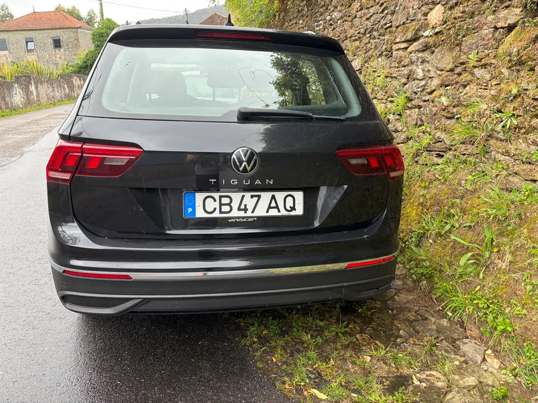 Volkswagen Tiguan 2021 - 20999 EUR, 99000 km - AUTO.MOTO.pt - 99000km - foto 8 de 8