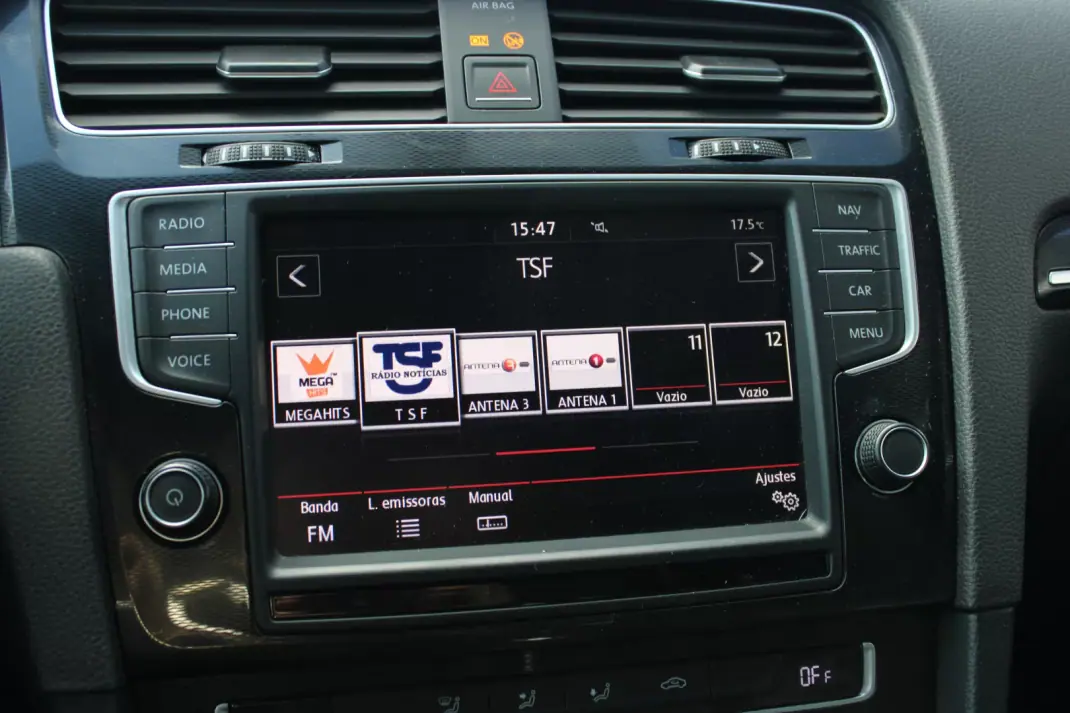 Volkswagen Golf 2015 - 12900 EUR, 233561 km - AUTO.MOTO.pt - 233561km - foto 15 de 27