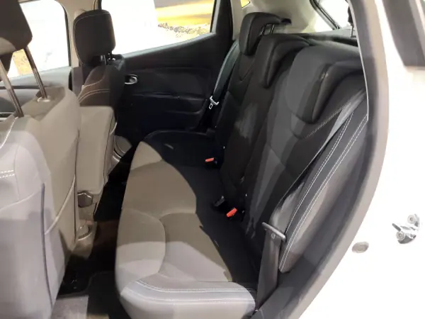 Renault Clio 2017 - 9950 EUR, 94000 km - AUTO.MOTO.pt - 94000km - foto 17 de 22
