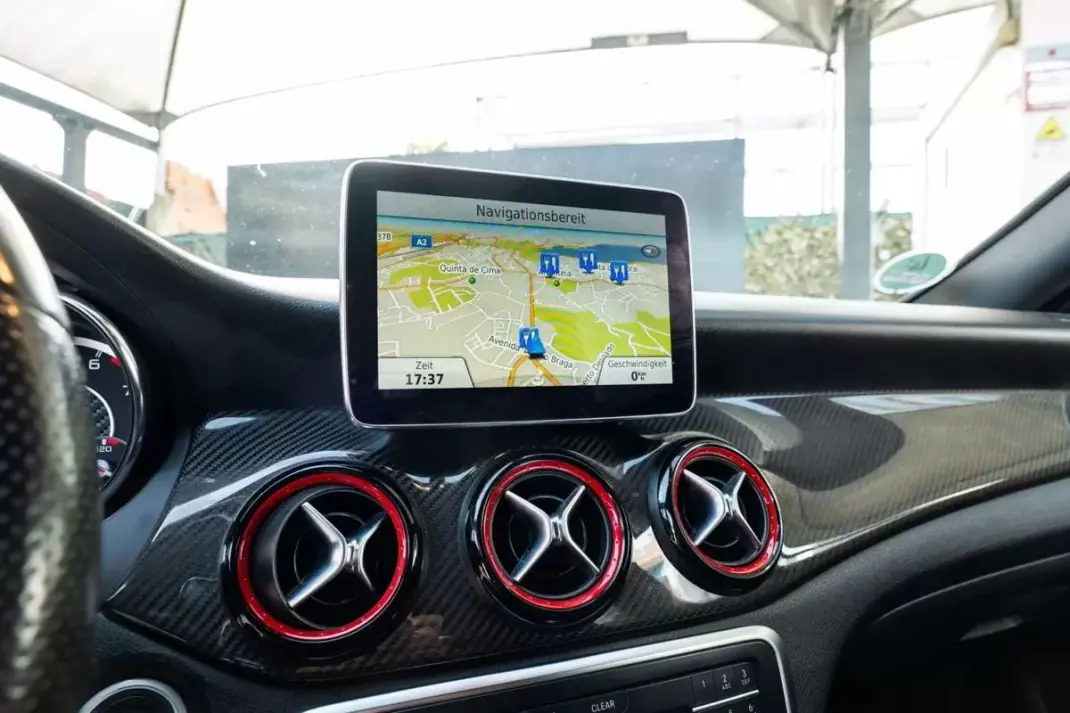 Mercedes-Benz CLA 45 AMG 2015 - 29900 EUR, 90463 km - AUTO.MOTO.pt - 90463km - foto 5 de 14