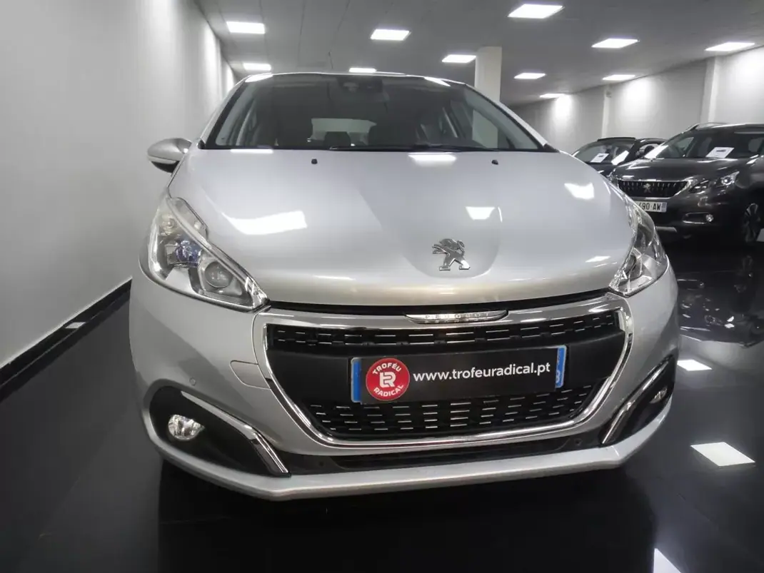 Peugeot 208 2018 - 9900 EUR, 84000 km - 84000km - foto 2 de 26
