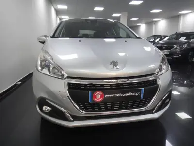 Peugeot 208 2018 - 9900 EUR, 84000 km - 84000km - foto 2 de 26