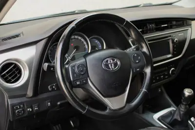 Toyota Auris 2012 - 11500 EUR, 179433 km - AUTO.MOTO.pt - 179433km - foto 11 de 34