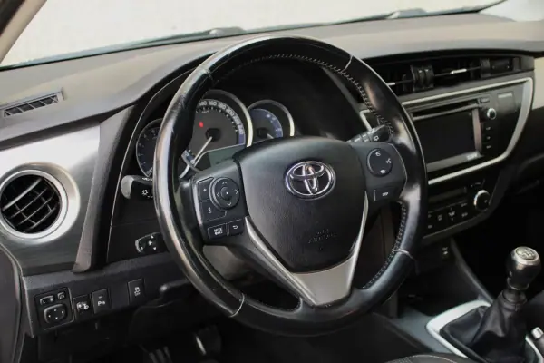 Toyota Auris 2012 - 11500 EUR, 179433 km - AUTO.MOTO.pt - 179433km - foto 11 de 34