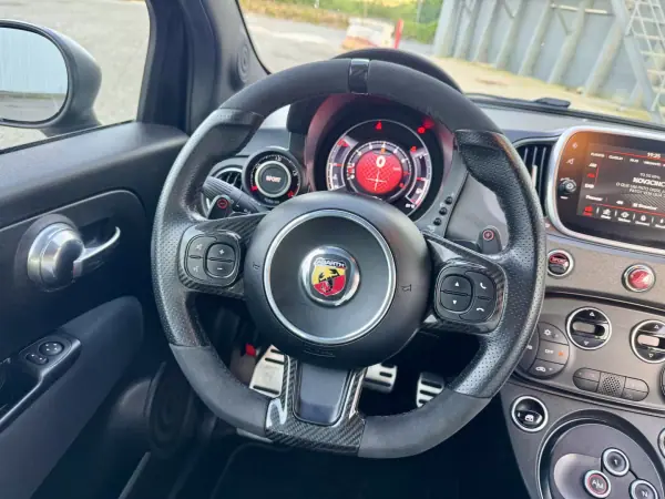 Abarth 595 2018 - 22500 EUR, 86000 km - AUTO.MOTO.pt - 86000km - foto 19 de 31