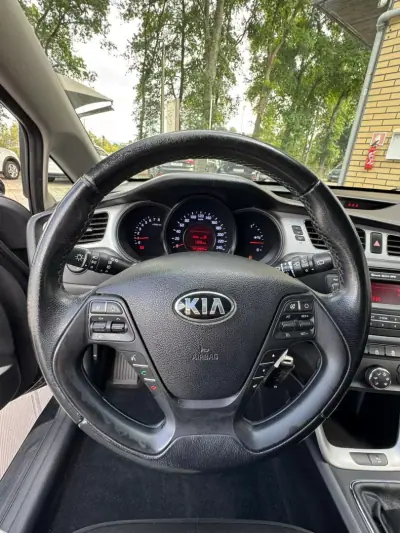 Kia Ceed SW 2015 - 8300 EUR, 151000 km - AUTO.MOTO.pt - 151000km - foto 8 de 13