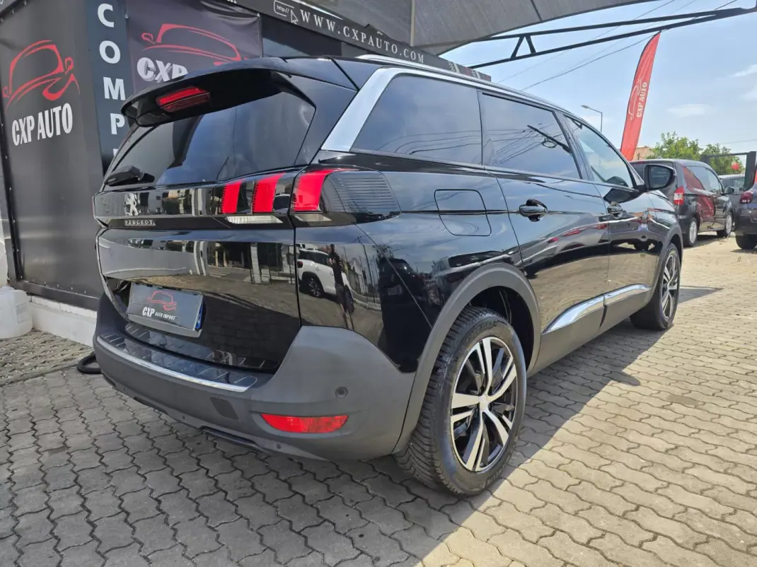 Peugeot 5008 2019 - 16900 EUR, 130000 km - AUTO.MOTO.pt - 130000km - foto 1 de 18