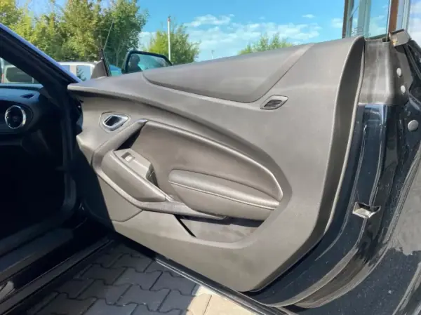 Chevrolet Camaro 2018 - 31000 EUR, 29000 km - AUTO.MOTO.pt - 29000km - foto 11 de 13