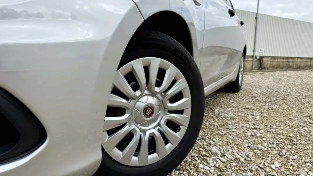 Fiat Tipo Station Wagon 2019 - 12750 EUR, 75000 km - AUTO.MOTO.pt - 75000km - foto 2 de 32