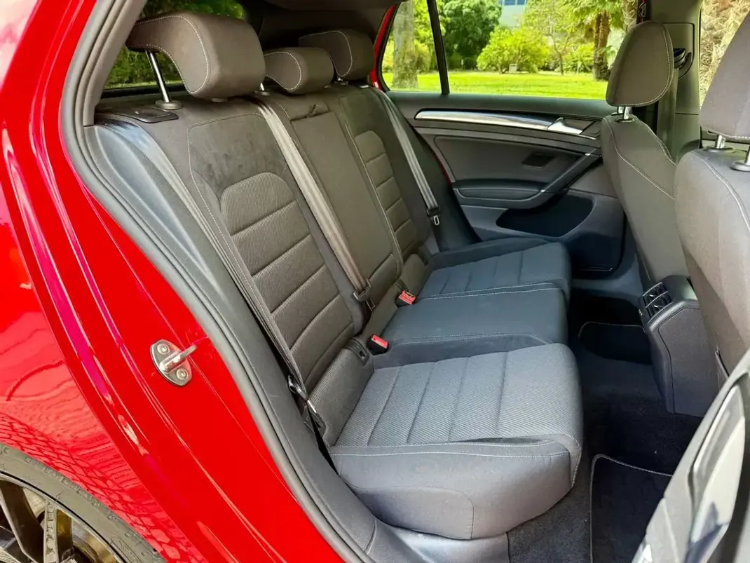 Volkswagen Golf 2019 - 32990 EUR, 72300 km - AUTO.MOTO.pt - 72300km - foto 12 de 40