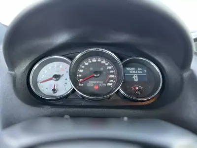 Renault Mégane Coupe 2013 - 24500 EUR, 105200 km - AUTO.MOTO.pt - 105200km - foto 23 de 25