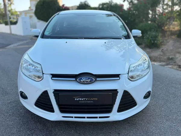 Ford Focus SW 2013 - 6999 EUR, 150000 km - AUTO.MOTO.pt - 150000km - foto 2 de 8