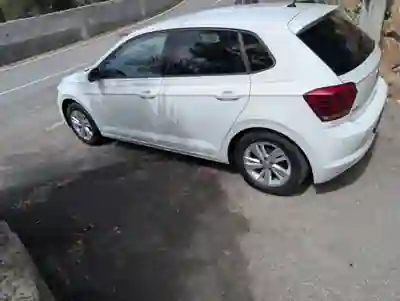 Volkswagen Polo 2020 - 18000 EUR, 98000 km - AUTO.MOTO.pt - 98000km - foto 6 de 11