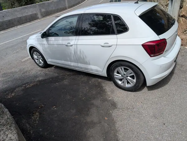 Volkswagen Polo 2020 - 18000 EUR, 98000 km - AUTO.MOTO.pt - 98000km - foto 6 de 11