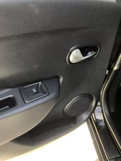 Dacia Sandero 2018 - 9900 EUR, 121000 km - AUTO.MOTO.pt - 121000km - foto 22 de 30