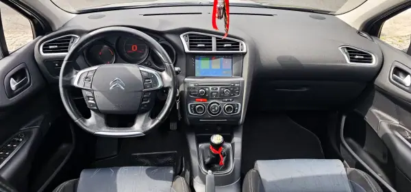 Citroën C4 2011 - 6500 EUR, 290000 km - AUTO.MOTO.pt - 290000km - foto 7 de 20