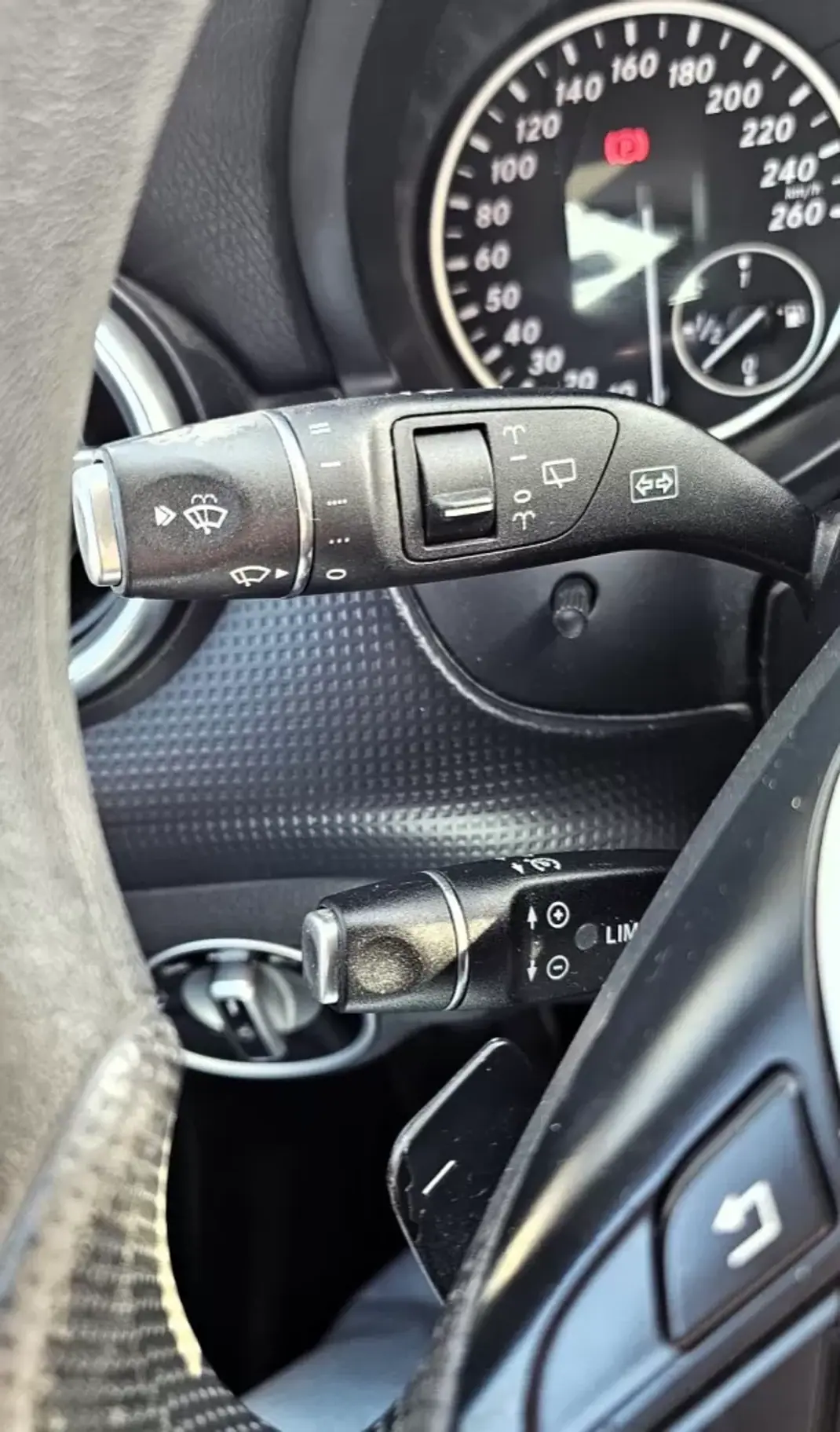 Mercedes-Benz A 160 2015 - 16500 EUR, 137000 km - AUTO.MOTO.pt - 137000km - foto 20 de 24