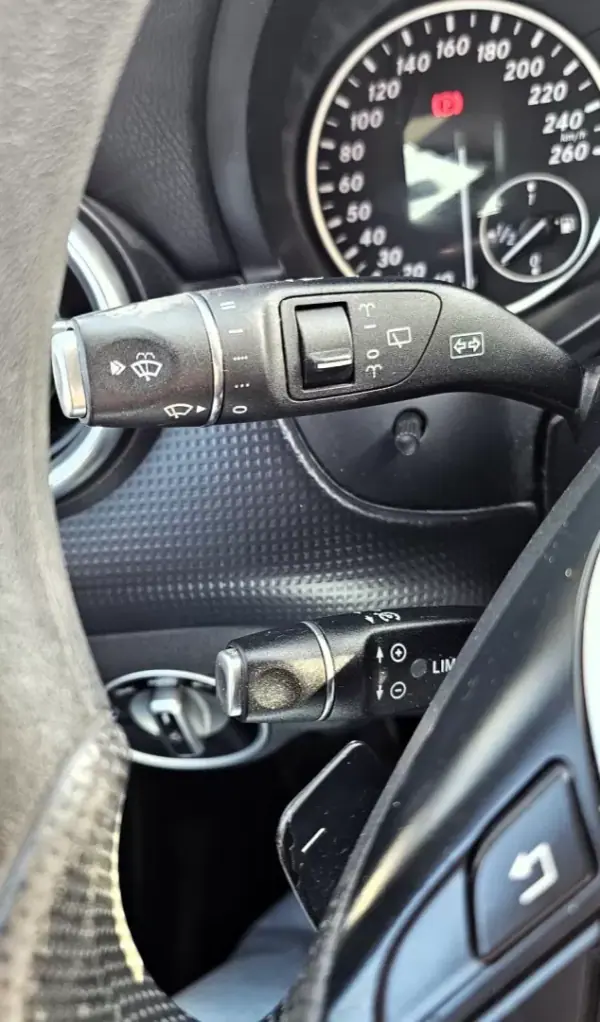 Mercedes-Benz A 160 2015 - 16500 EUR, 137000 km - AUTO.MOTO.pt - 137000km - foto 20 de 24