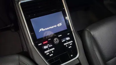 Porsche Panamera 2016 - 62500 EUR, 186989 km - AUTO.MOTO.pt - 186989km - foto 58 de 69