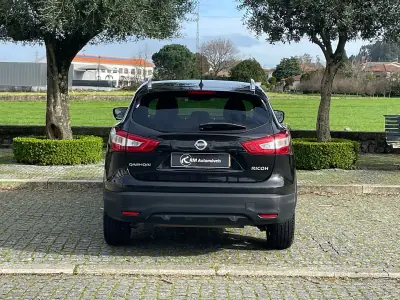 Nissan Qashqai 2017 - 13700 EUR, 243000 km - AUTO.MOTO.pt - 243000km - foto 7 de 28