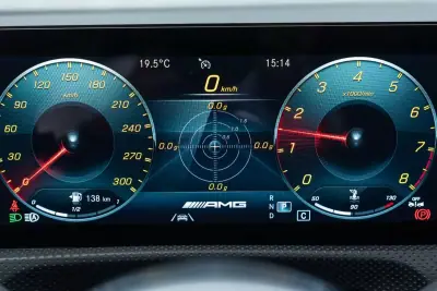 Mercedes-Benz CLA 45 AMG 2023 - 56950 EUR, 27000 km - AUTO.MOTO.pt - 27000km - foto 24 de 47