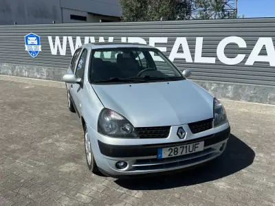 Renault Clio 2002 - 2750 EUR, 240000 km - AUTO.MOTO.pt - 240000km - foto 3 de 25