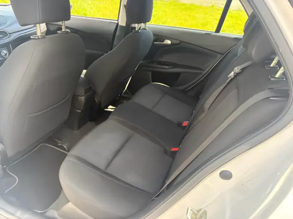 Fiat Tipo Station Wagon 2021 - 9999 EUR, 100000 km - AUTO.MOTO.pt - 100000km - foto 9 de 10