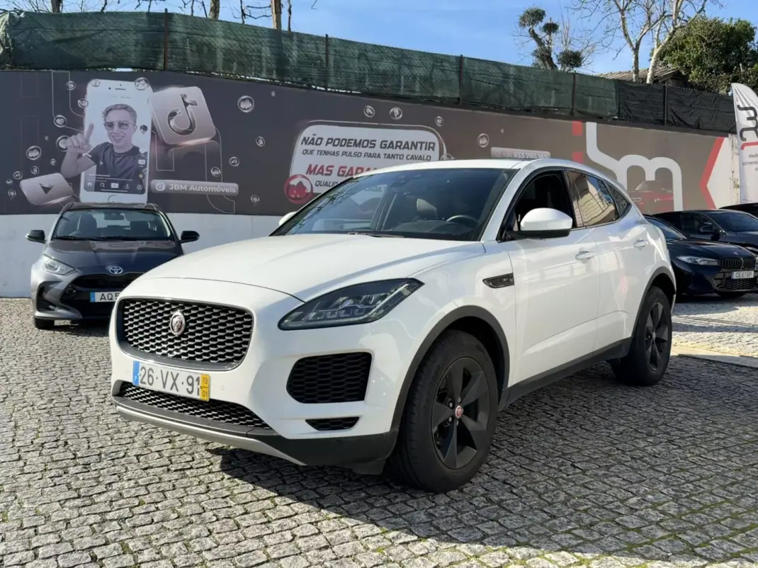 Jaguar E-Pace 2019 - 23500 EUR, 82987 km - AUTO.MOTO.pt - 82987km - foto 1 de 11