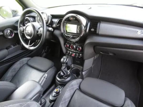 MINI 3 Portas 2018 - 18490 EUR, 164000 km - AUTO.MOTO.pt - 164000km - foto 26 de 53