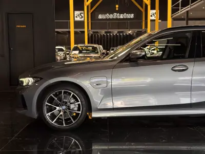 BMW 320 2023 - 31990 EUR, 75900 km - AUTO.MOTO.pt - 75900km - foto 8 de 36