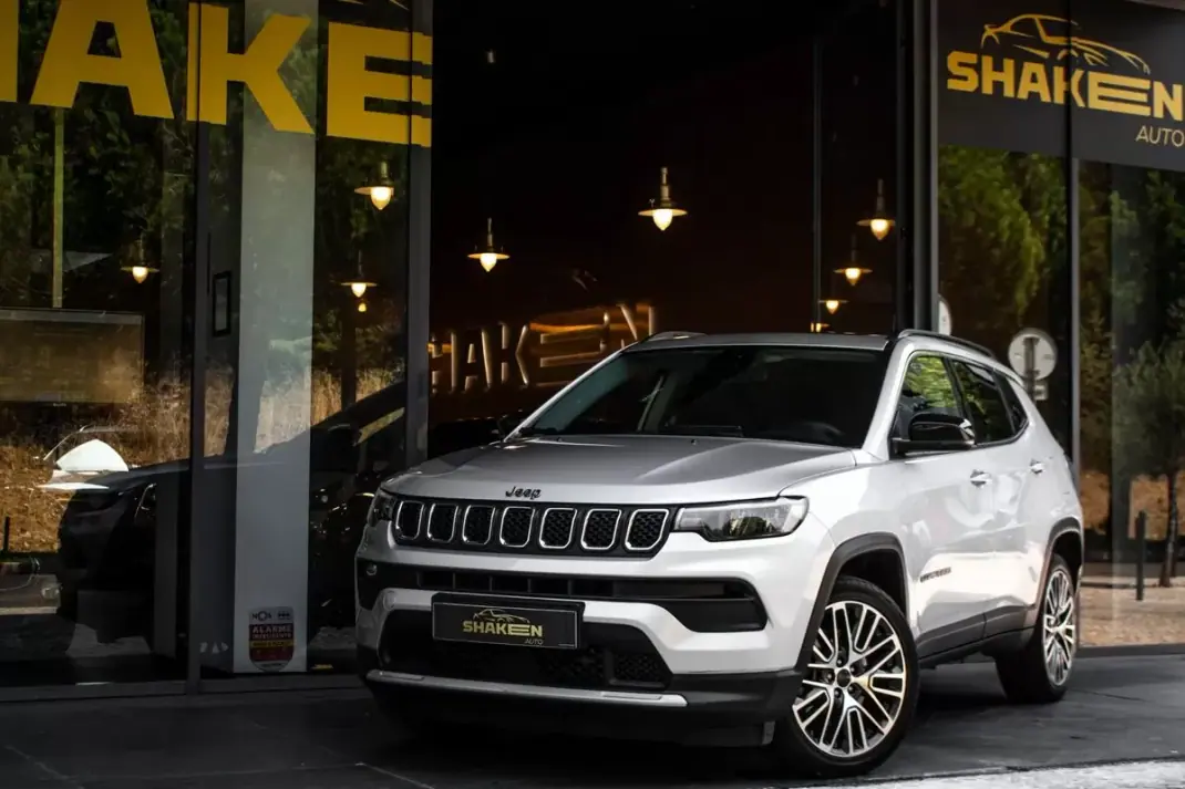 Jeep Compass 2023 - 25490 EUR, 87819 km - AUTO.MOTO.pt - 87819km - foto 1 de 47