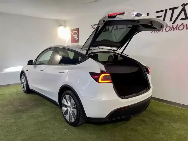 Tesla Model Y 2023 - 35450 EUR, 75000 km - AUTO.MOTO.pt - 75000km - foto 39 de 39