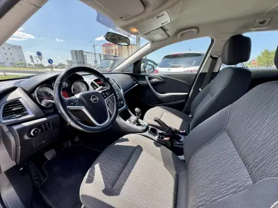 Opel Astra 2012 - 8950 EUR, 236176 km - AUTO.MOTO.pt - 236176km - foto 8 de 22