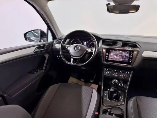 Volkswagen Tiguan 2017 - 17750 EUR, 120000 km - AUTO.MOTO.pt - 120000km - foto 27 de 50