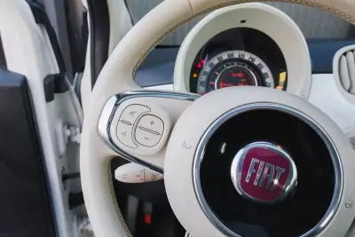 Fiat 500 2021 - 9999 EUR, 108000 km - AUTO.MOTO.pt - 108000km - foto 25 de 28