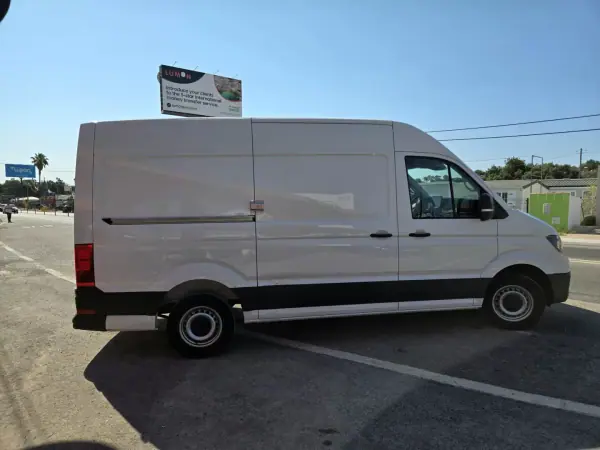 VW Crafter 2.0 TDI L3H3 IVA Dedutível 2025 - 29950 EUR, 61212 km - AUTO.MOTO.pt - 61212km - foto 4 de 10