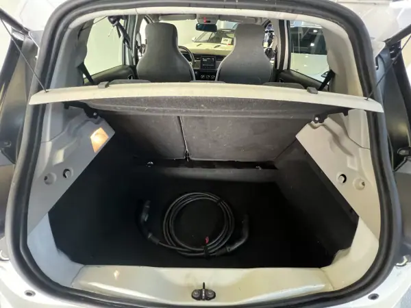 Renault Zoe 2020 - 13990 EUR, 145000 km - AUTO.MOTO.pt - 145000km - foto 49 de 52