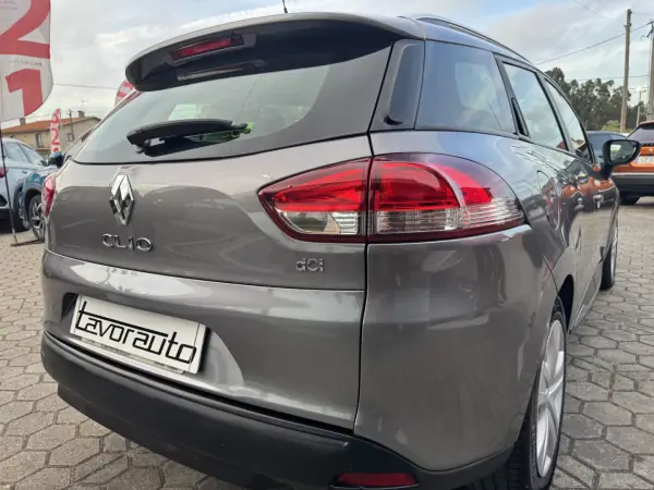 Renault Clio Sport Tourer 2015 - 8990 EUR, 211000 km - AUTO.MOTO.pt - 211000km - foto 25 de 33