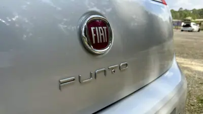 Fiat Punto 2015 - 9500 EUR, 170000 km - AUTO.MOTO.pt - 170000km - foto 13 de 34