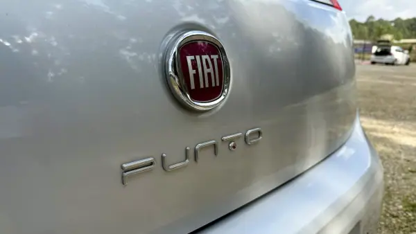 Fiat Punto 2015 - 9000 EUR, 170000 km - AUTO.MOTO.pt - 170000km - foto 13 de 34