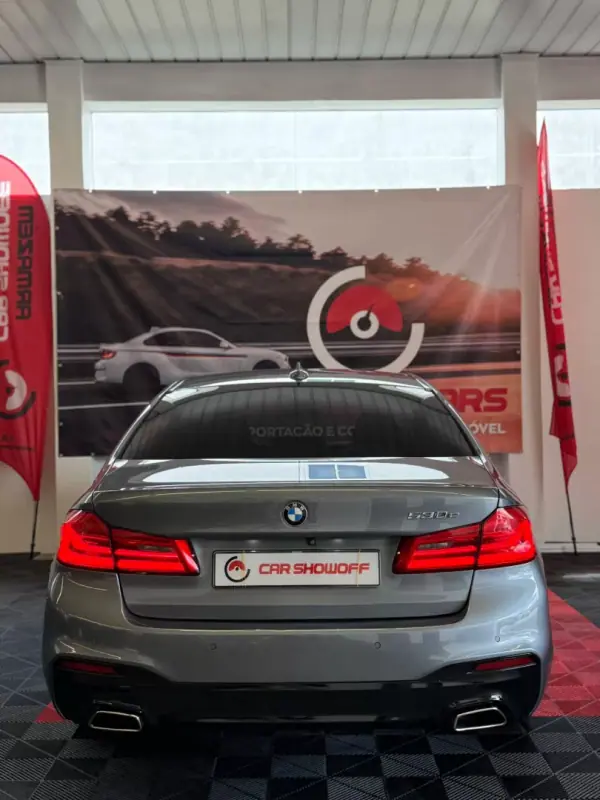 BMW 530e 2018 - 24900 EUR, 178000 km - AUTO.MOTO.pt - 178000km - foto 4 de 11