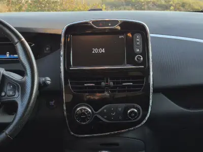 Renault Zoe 2019 - 12990 EUR, 86924 km - AUTO.MOTO.pt - 86924km - foto 18 de 29