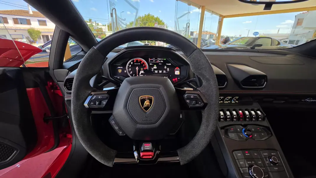 Lamborghini Huracán Spyder 2017 - 270000 EUR, 32790 km - AUTO.MOTO.pt - 32790km - foto 7 de 19