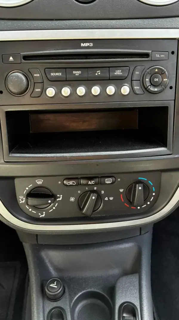 Citroën C3 2009 - 7250 EUR, 116000 km - AUTO.MOTO.pt - 116000km - foto 9 de 14