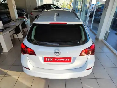 Opel Astra Sports Tourer 2011 - 6750 EUR, 226000 km - AUTO.MOTO.pt - 226000km - foto 10 de 37