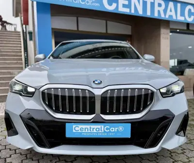 BMW 520 2024 - 52450 EUR, 45000 km - AUTO.MOTO.pt - 45000km - foto 3 de 27